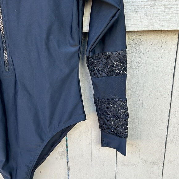 Cynthia Rowley Surfsuit Black with Lace Cut Out Detailing Large - Picture 3 of 5